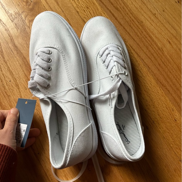 LAST CHANCE - Target Universal Thread canvas sneakers in all white - Picture 8 of 11